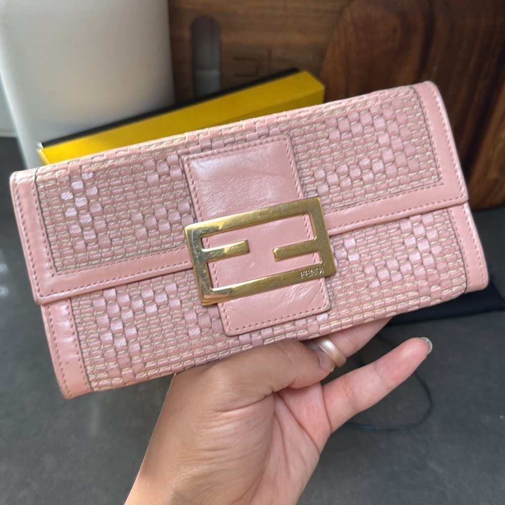 Fendi Calfskin Woven Baguette Wallet Rare 🦄 - Picture 3 of 15